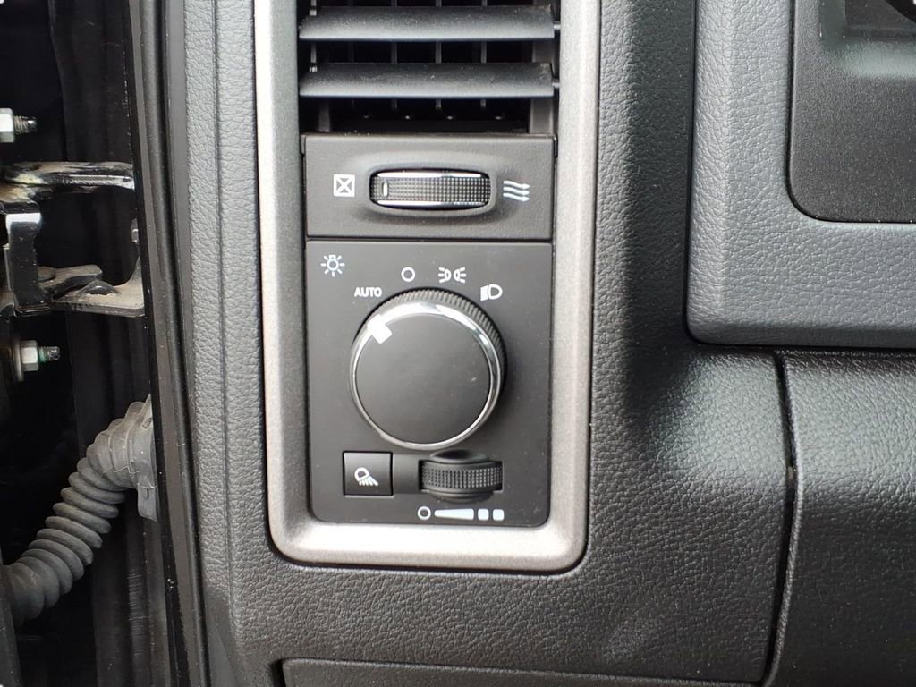 Used 2018 RAM 2500 Tradesman w/ Chrome Appearance Group image 20