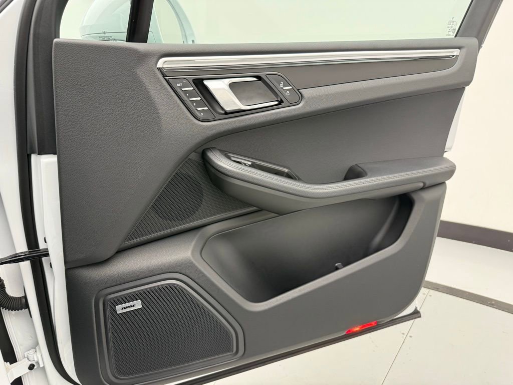 Used 2024 Porsche Macan image 40