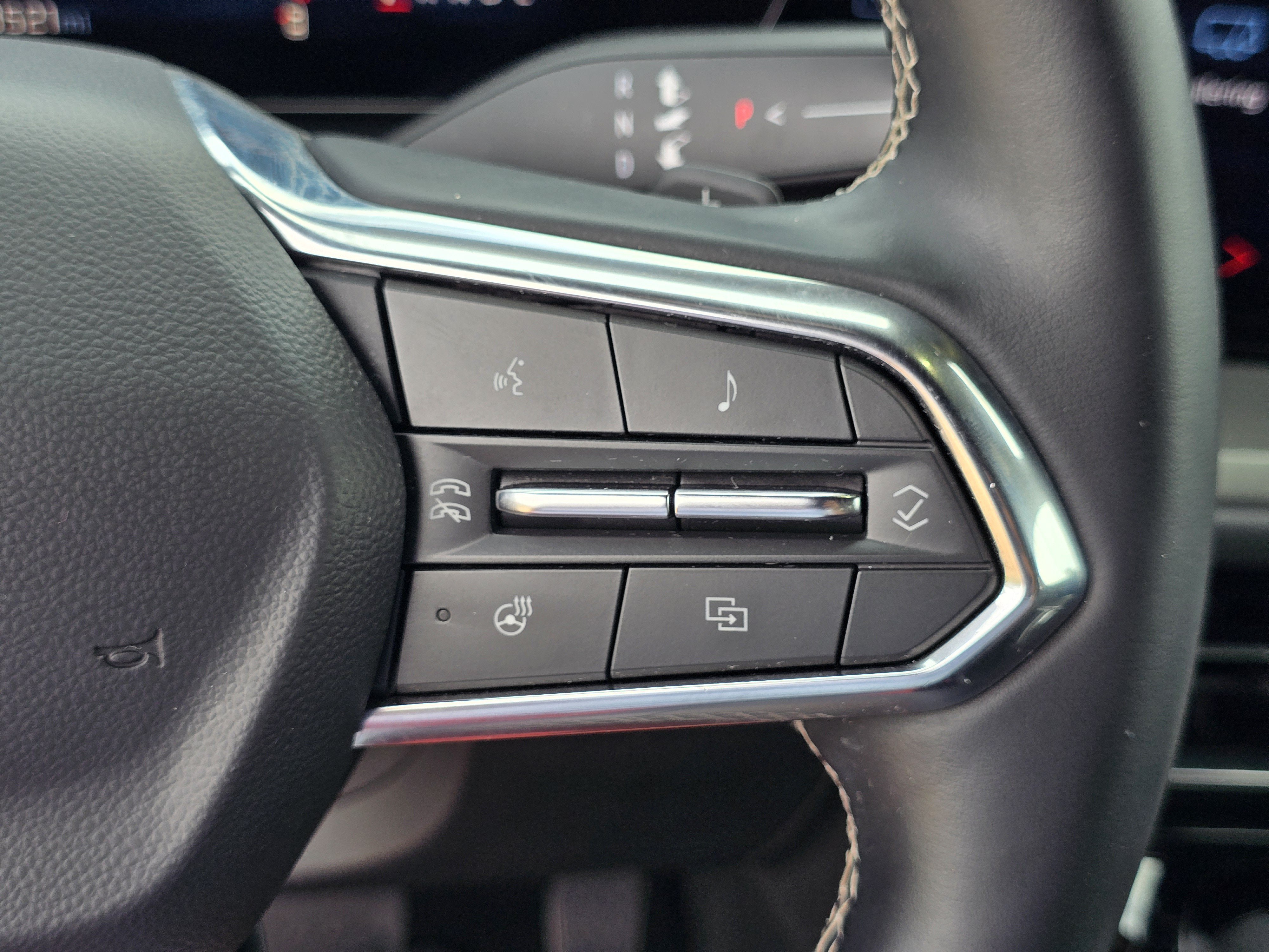 Used 2025 Chevrolet Traverse LT FWD image 18