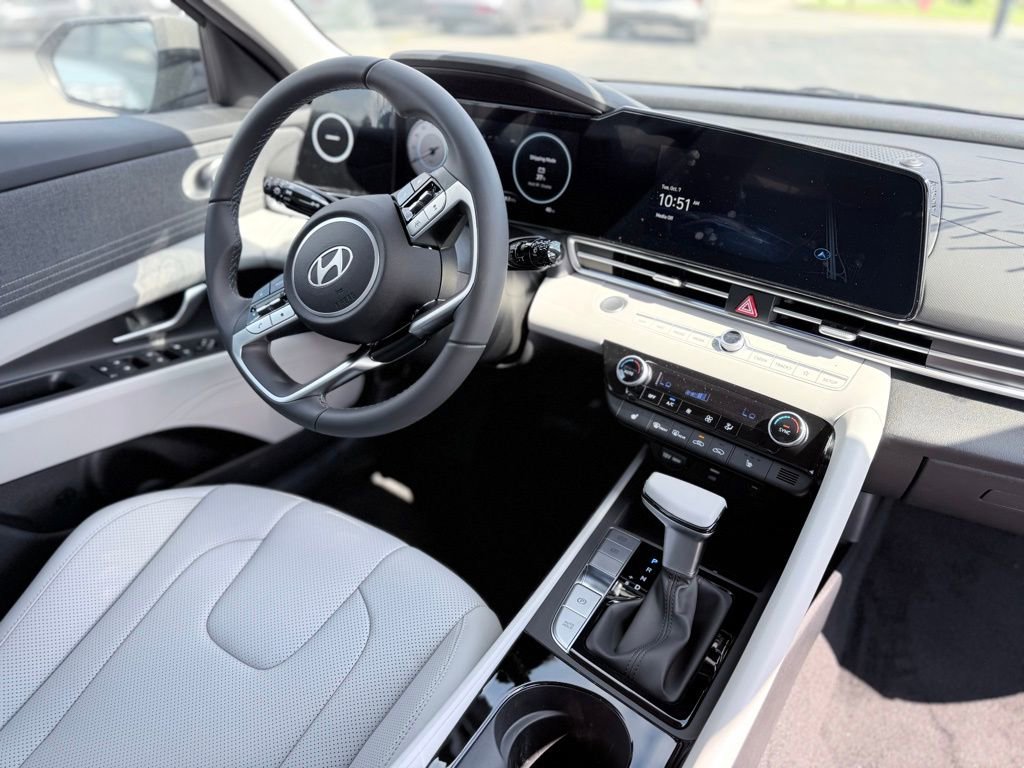 New 2025 Hyundai Elantra Limited image 23