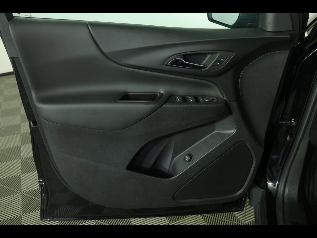 Used 2023 Chevrolet Equinox LT image 19