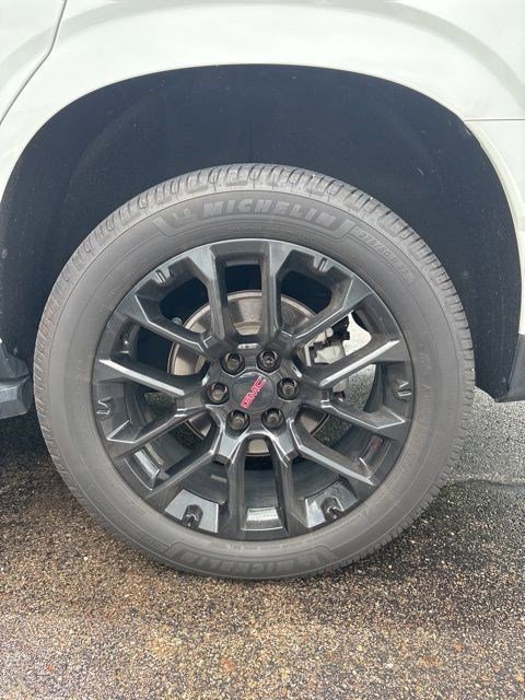 Used 2022 GMC Yukon SLE w/ Gmc Pro Safety Plus Package AWD/4WD image 10