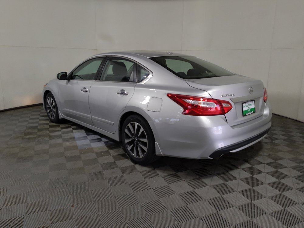 Used 2017 Nissan Altima 2.5 SV w/ Convenience Package FWD image 5