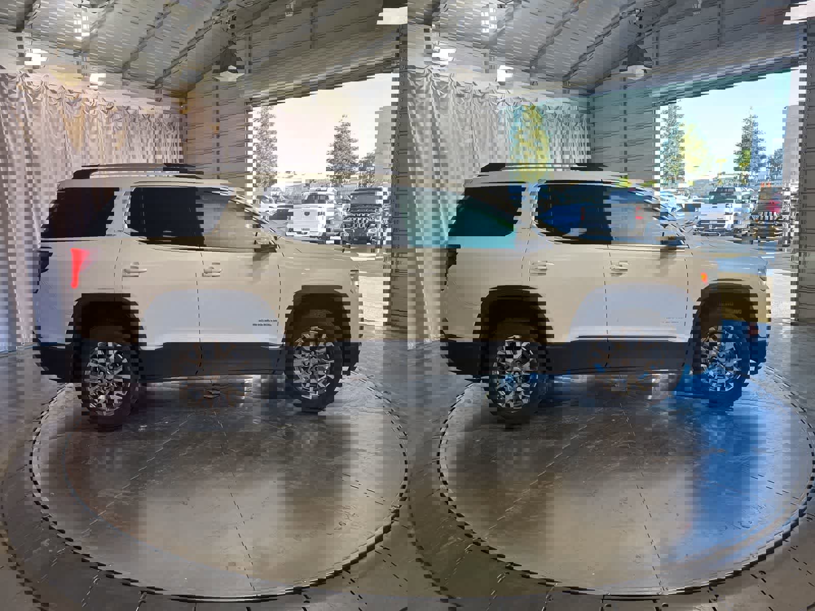 Used 2020 GMC Acadia SLT w/ Premium Package image 4