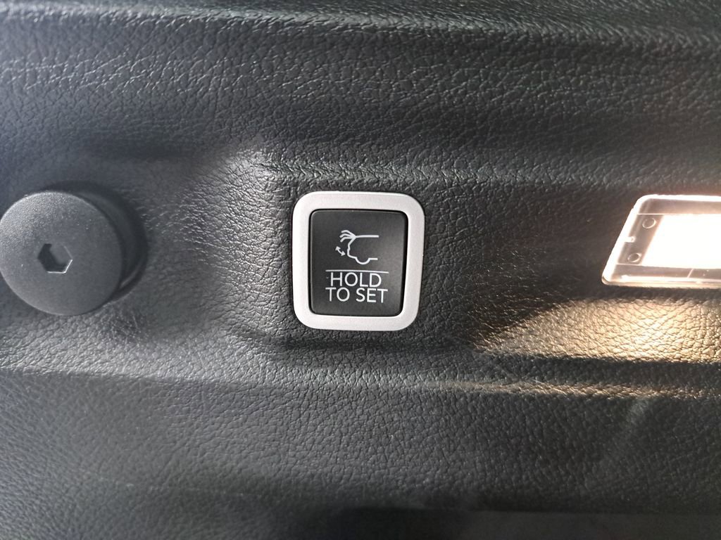 Certified 2024 Jeep Grand Cherokee L Laredo AWD/4WD image 16