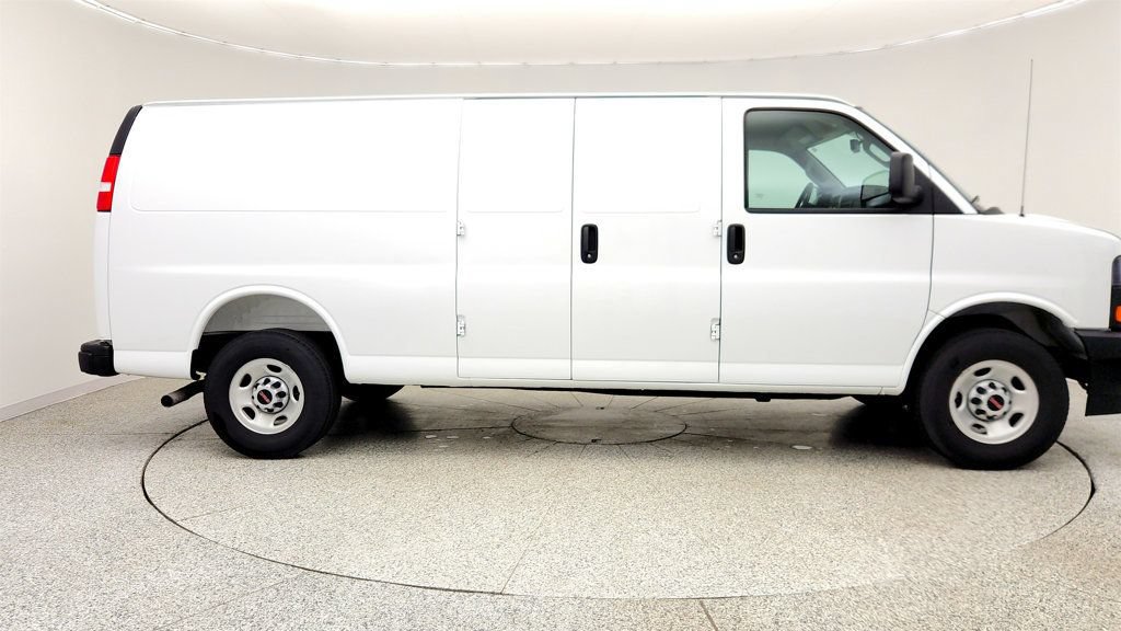 Used 2025 GMC Savana 3500 Extended RWD image 4