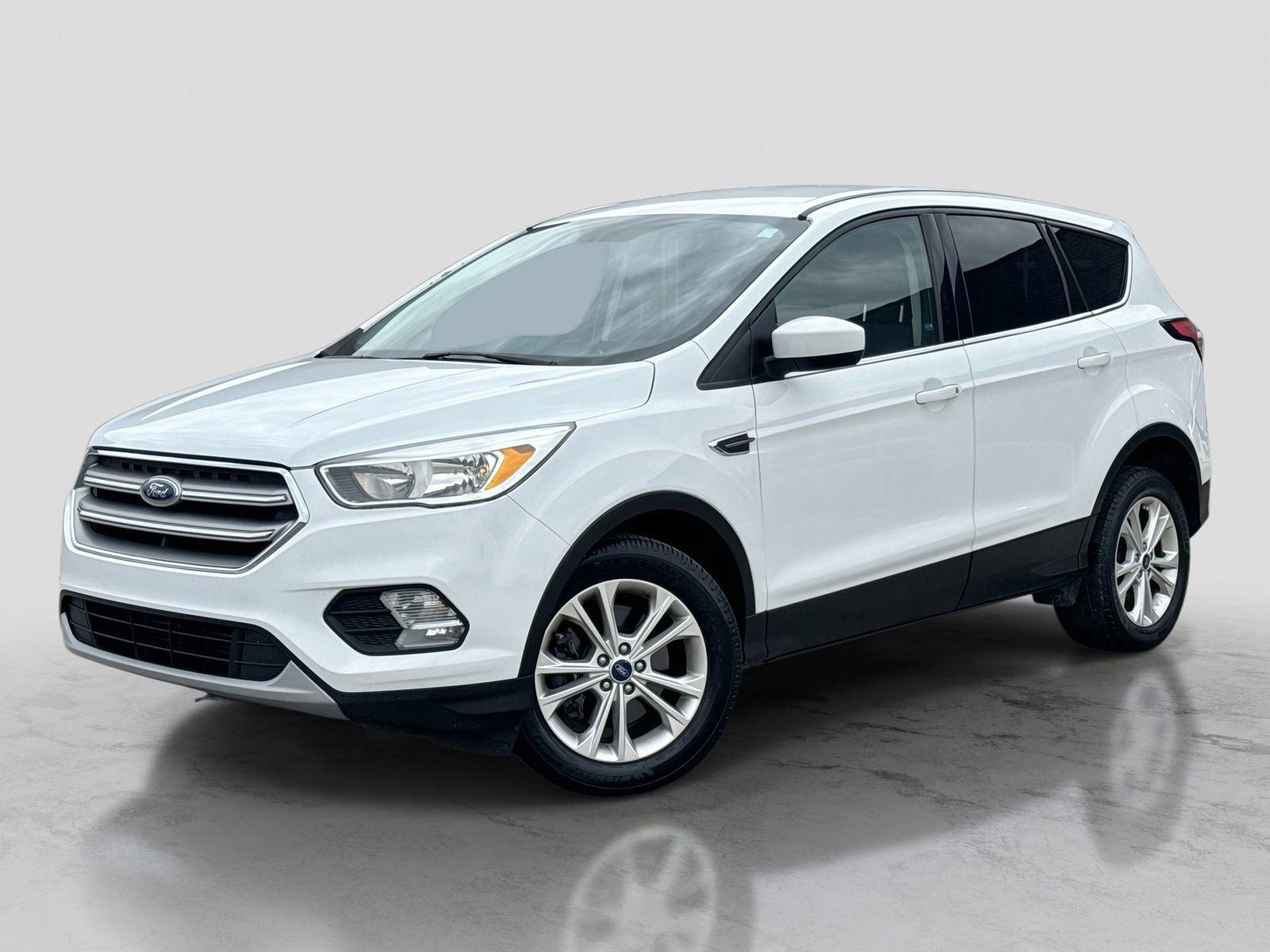 Used 2017 Ford Escape SE FWD image 1