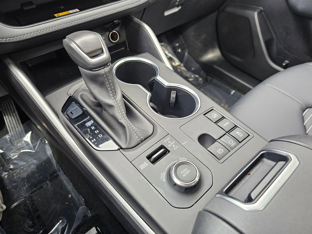 Certified 2025 Toyota Highlander XSE image 38