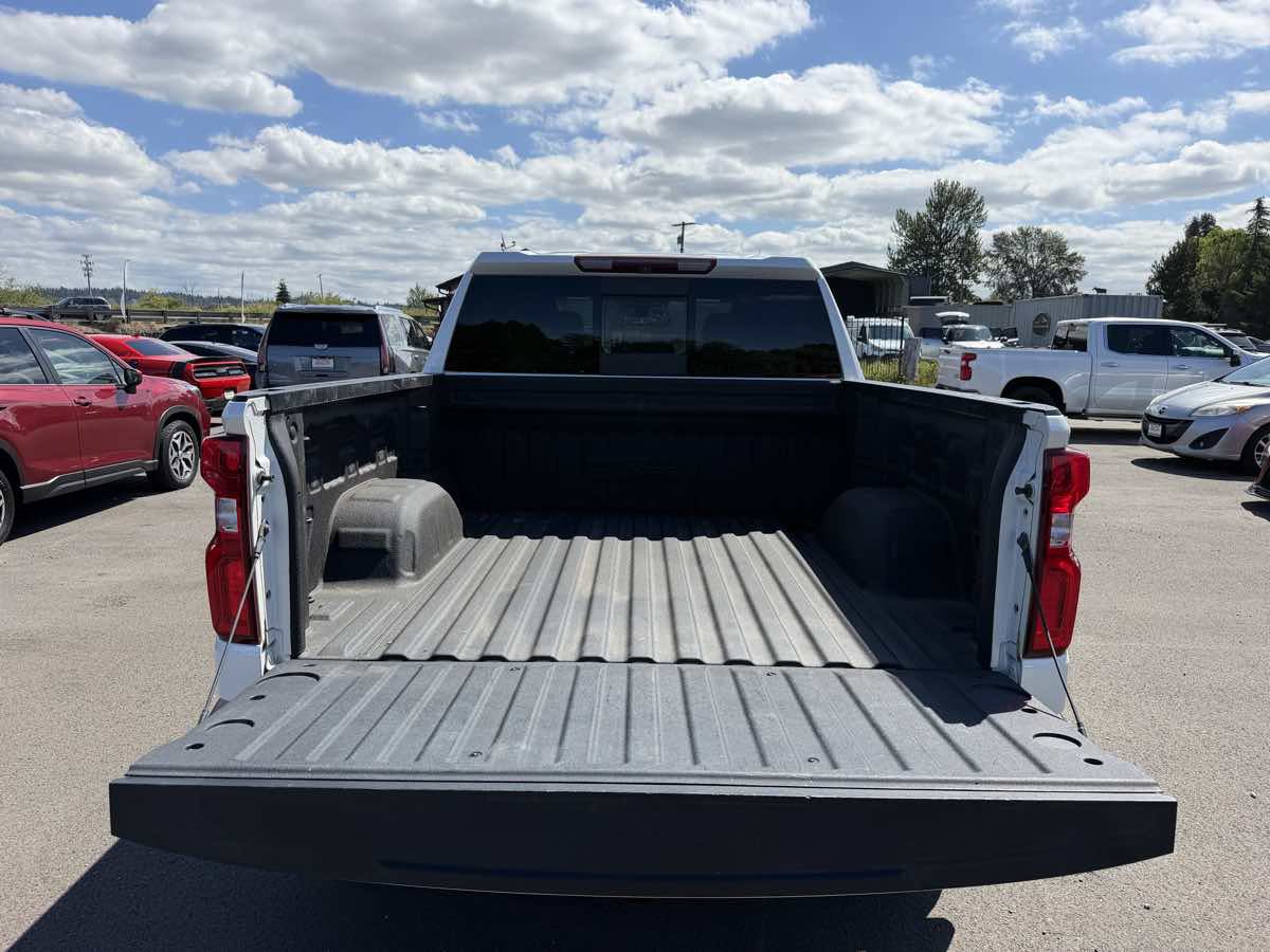Used 2019 Chevrolet Silverado 1500 High Country w/ Technology Package AWD/4WD image 22