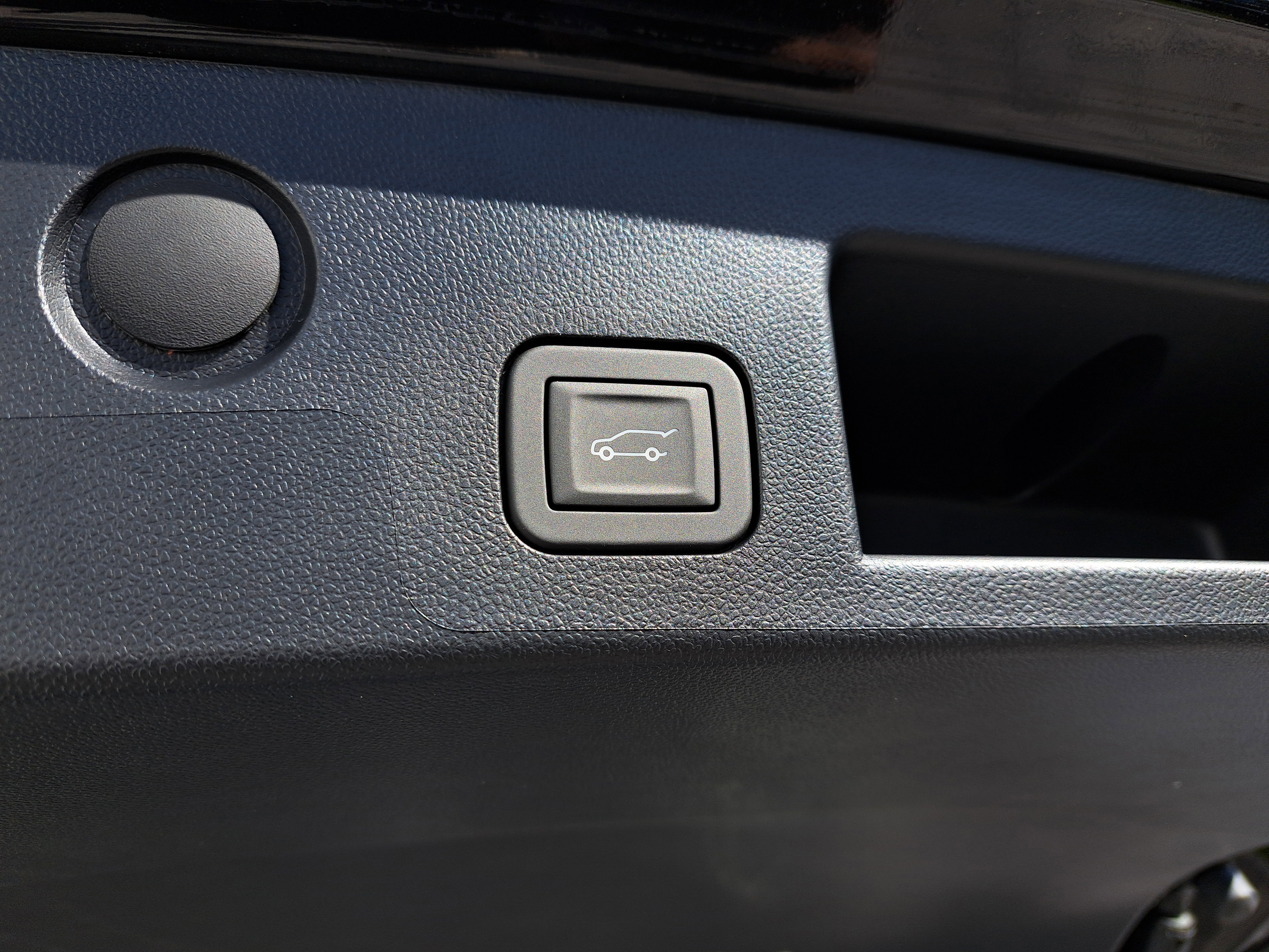 New 2026 GMC Terrain Denali w/ LPO, Black Badging Package image 10