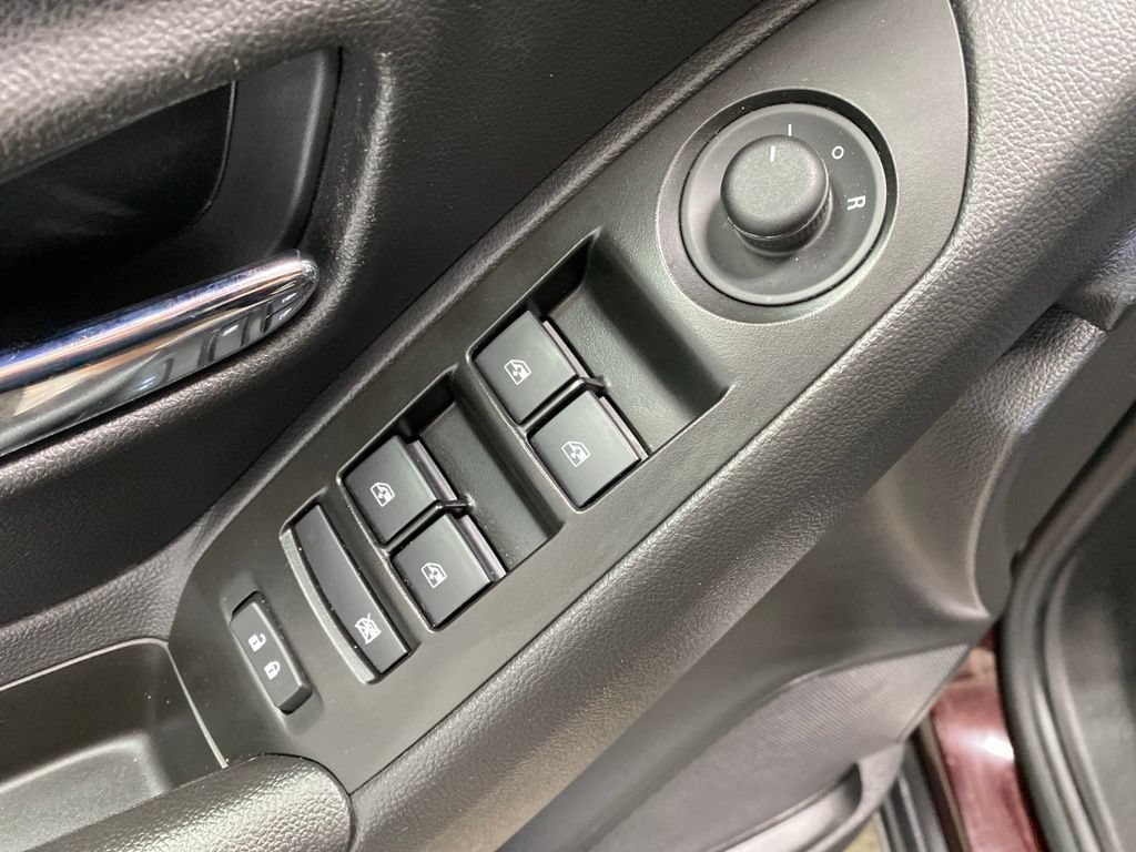 Used 2021 Chevrolet Trax LT w/ LT Convenience Package AWD/4WD image 27