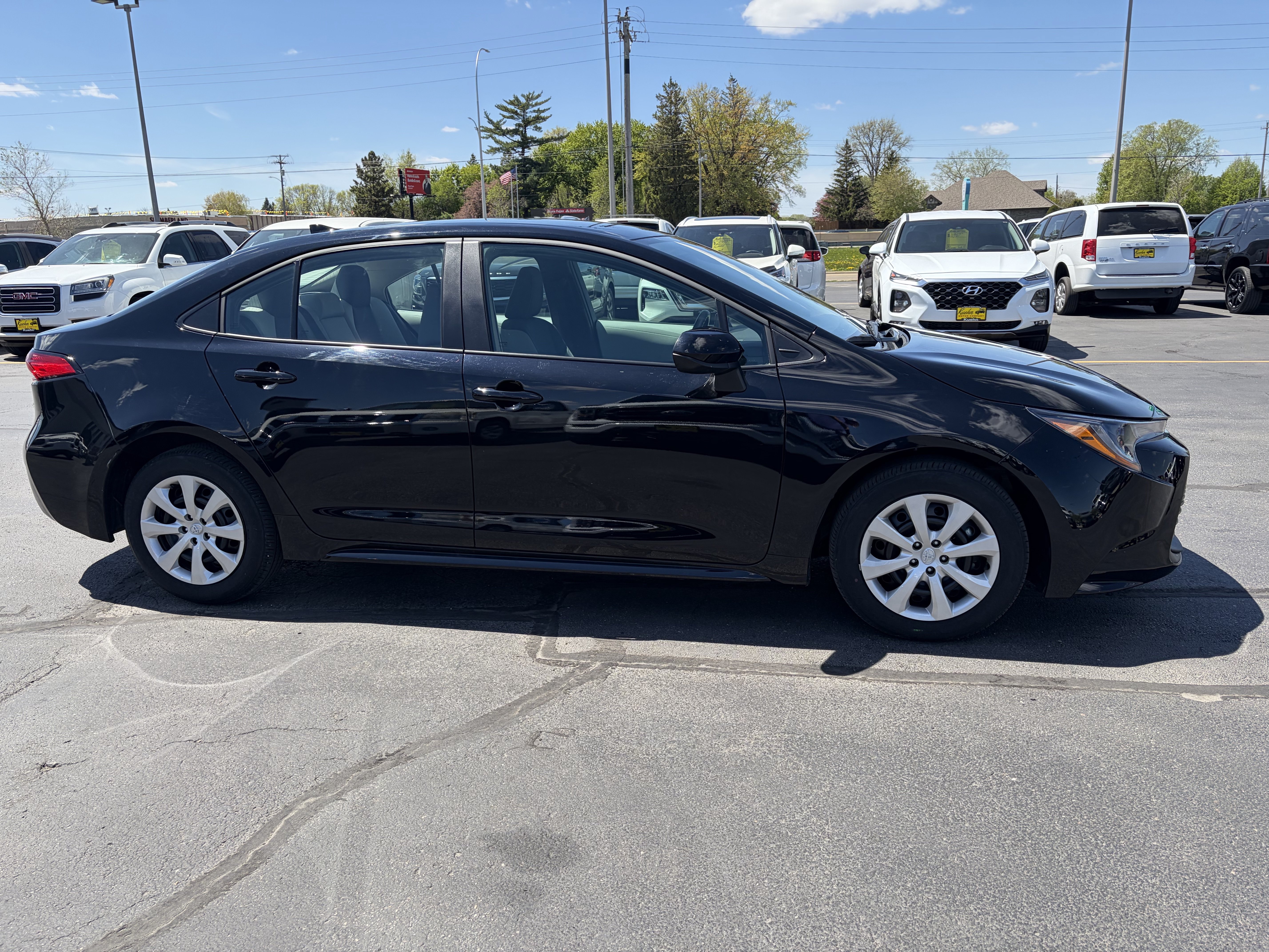 Used 2025 Toyota Corolla LE FWD image 5