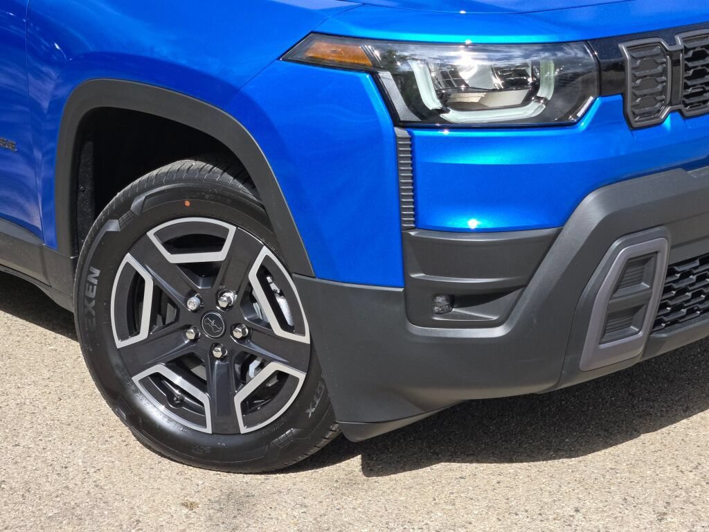 New 2026 Jeep Cherokee Laredo AWD/4WD image 4