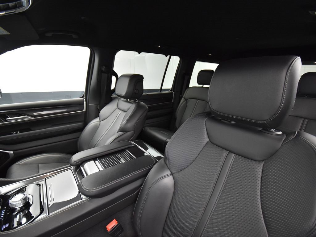 Used 2024 Jeep Wagoneer 4WD w/ Convenience Group I image 14