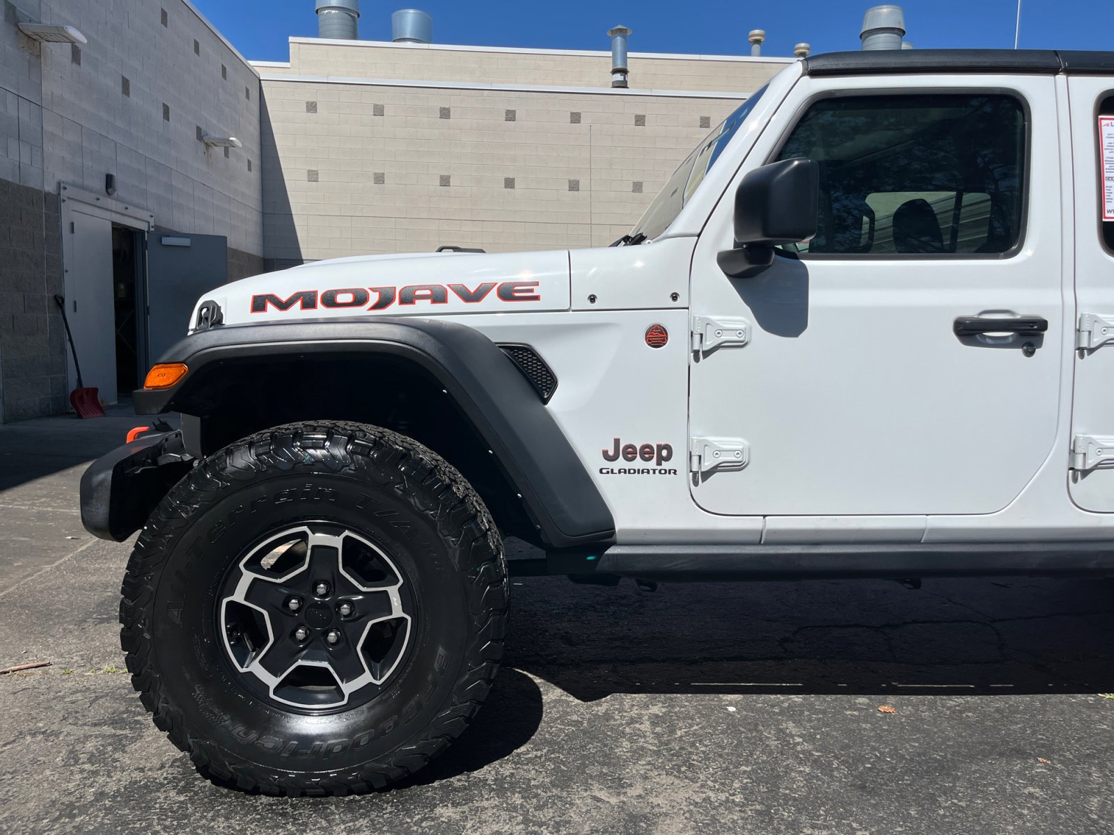 Used 2022 Jeep Gladiator Mojave w/ Cold Weather Group AWD/4WD image 9