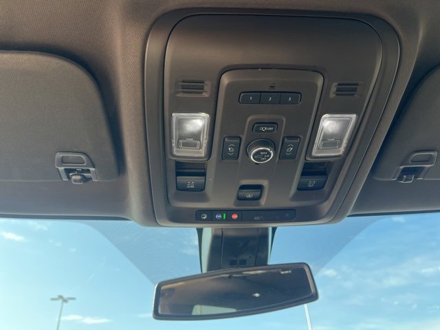 Used 2021 GMC Yukon SLT w/ SLT Premium Package image 34