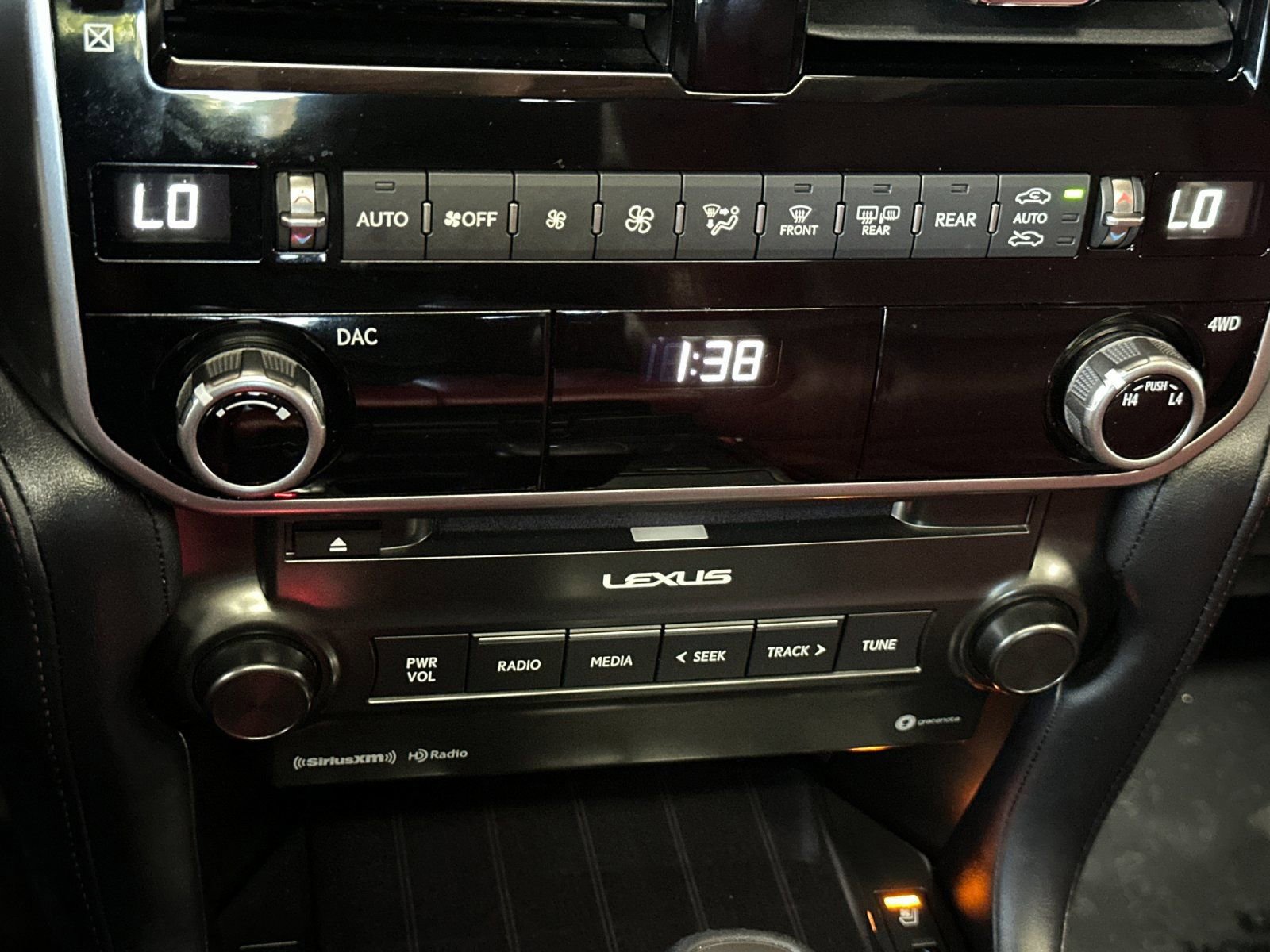 Used 2022 Lexus GX 460 Premium w/ Premium Package AWD/4WD image 24