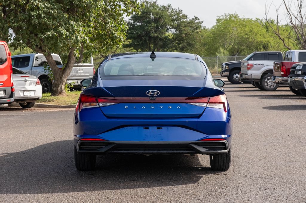 Used 2023 Hyundai Elantra SEL FWD image 4