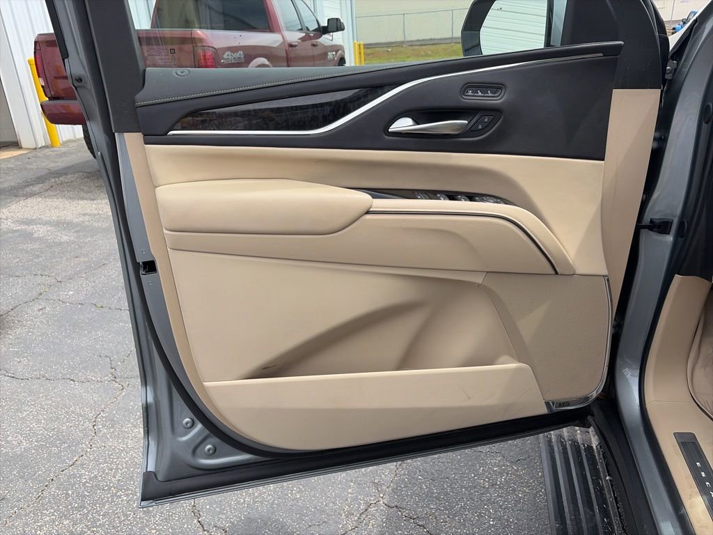 Used 2024 Cadillac Escalade ESV Premium Luxury w/ Performance Package image 14