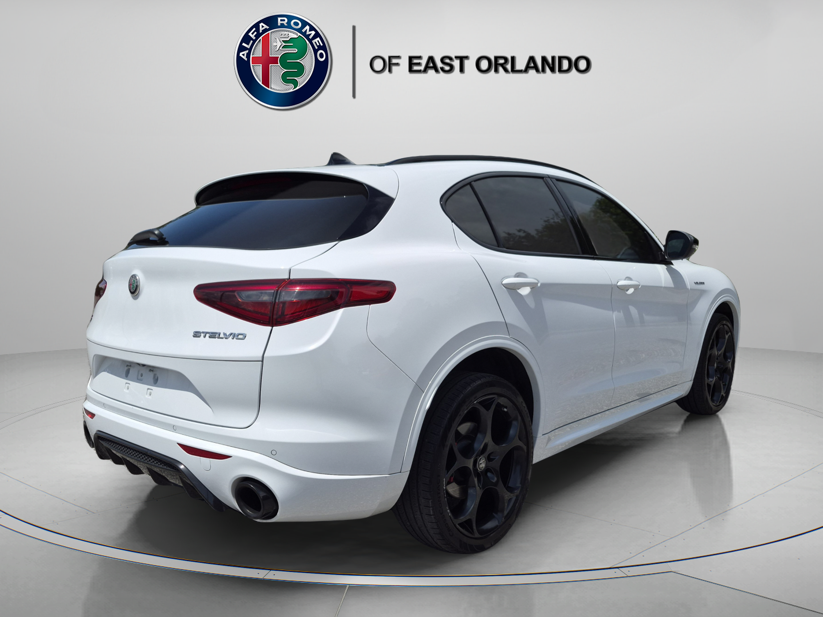 Used 2023 Alfa Romeo Stelvio Veloce AWD/4WD image 7