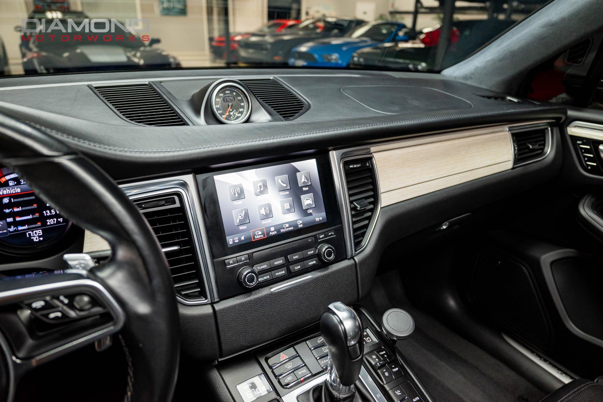 Used 2018 Porsche Macan Turbo image 17