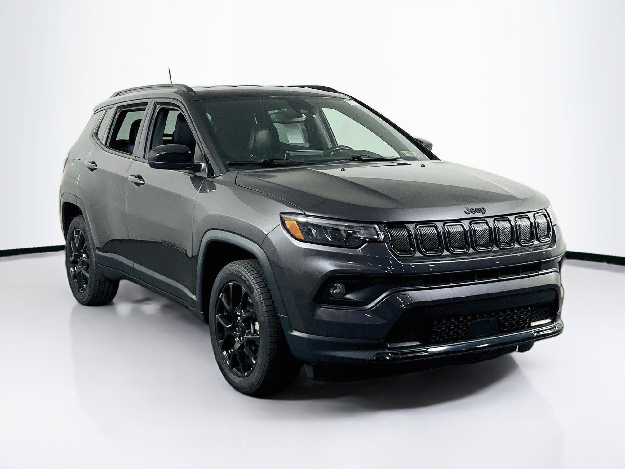 Used 2022 Jeep Compass Latitude w/ Convenience Group AWD/4WD image 3