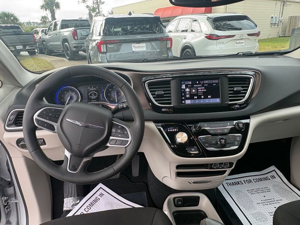 Used 2024 Chrysler Voyager LX image 12