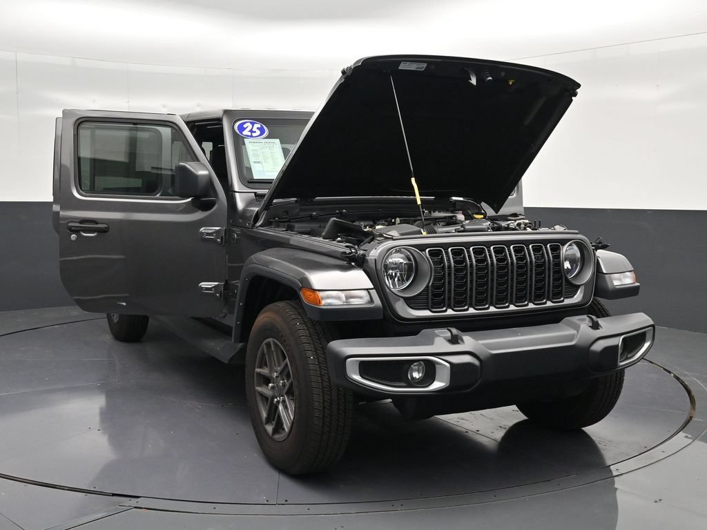 Used 2025 Jeep Gladiator Sport AWD/4WD image 33