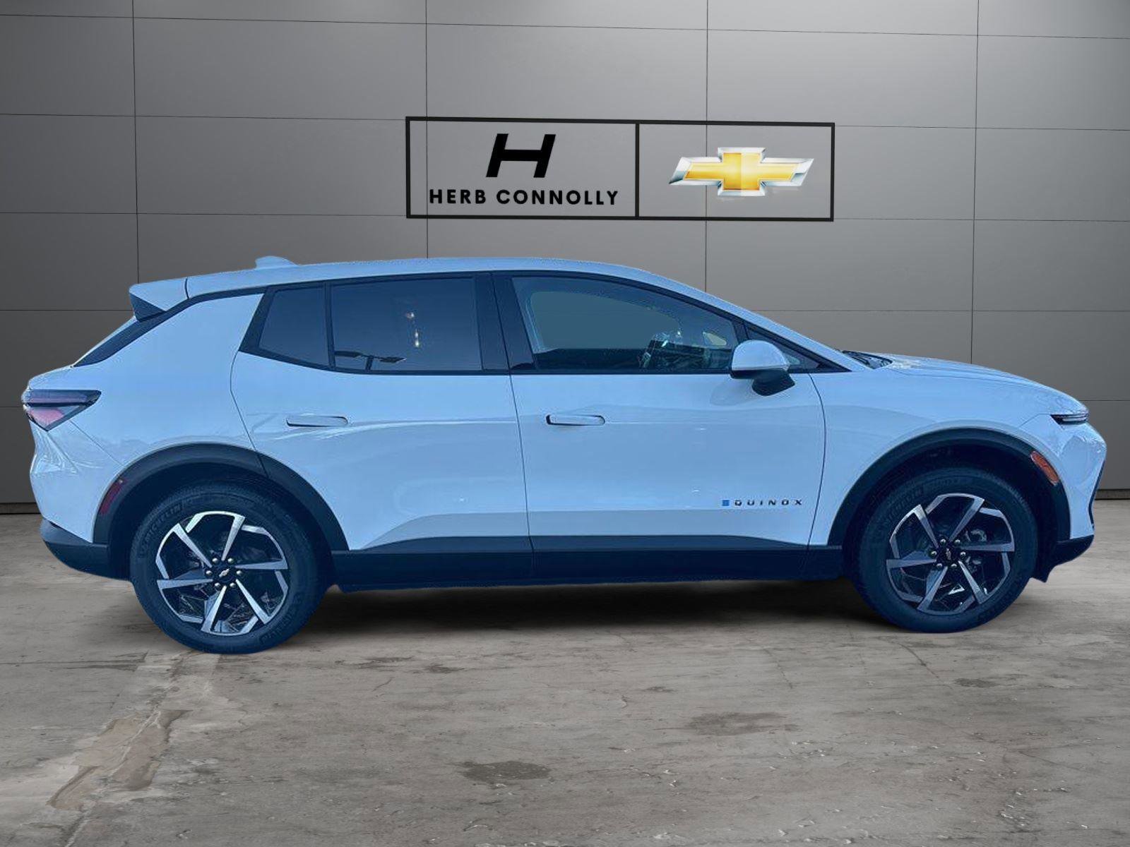 New 2026 Chevrolet Equinox EV LT FWD image 4