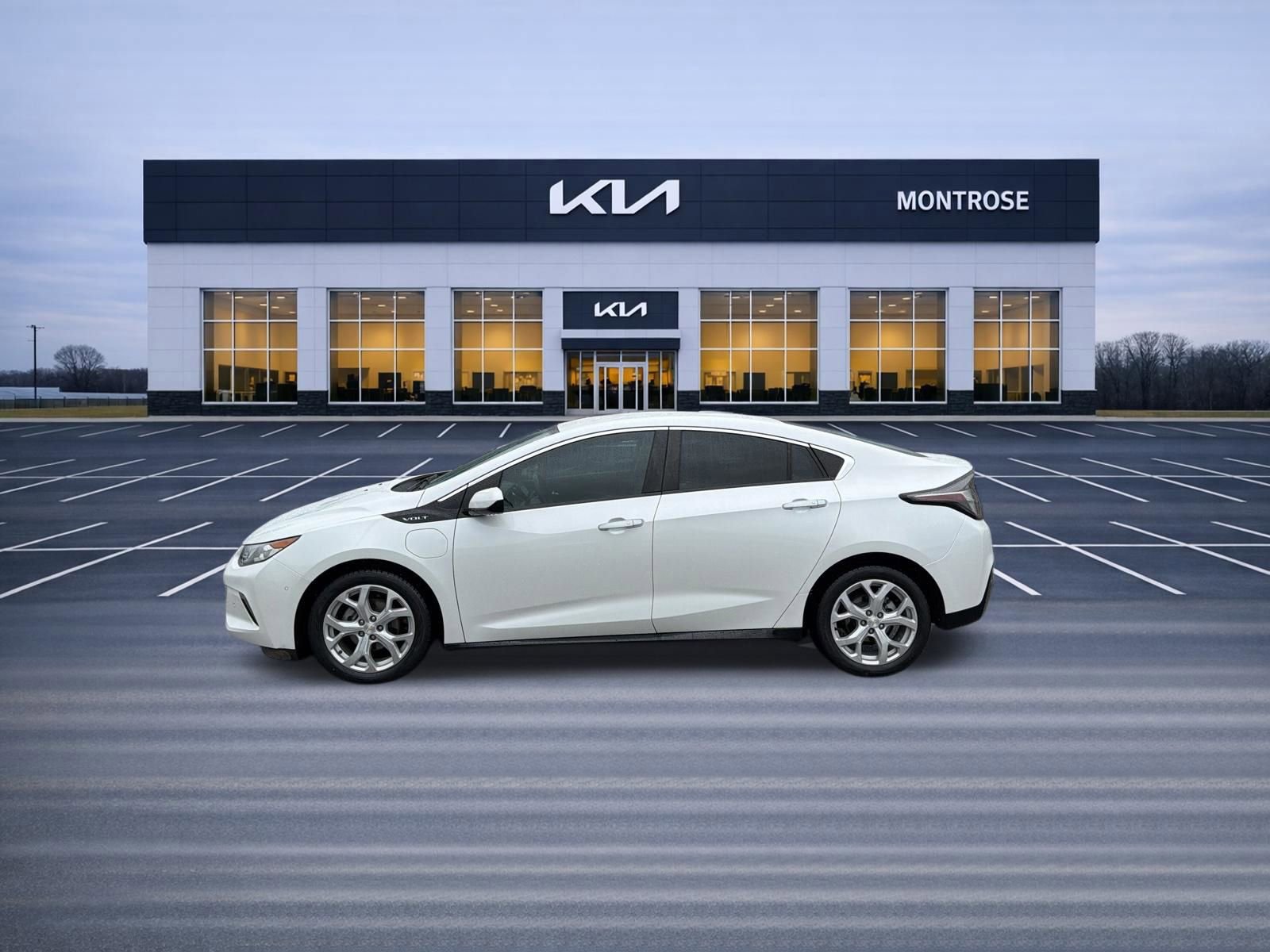 Used 2018 Chevrolet Volt Premier w/ Driver Confidence Package FWD image 8