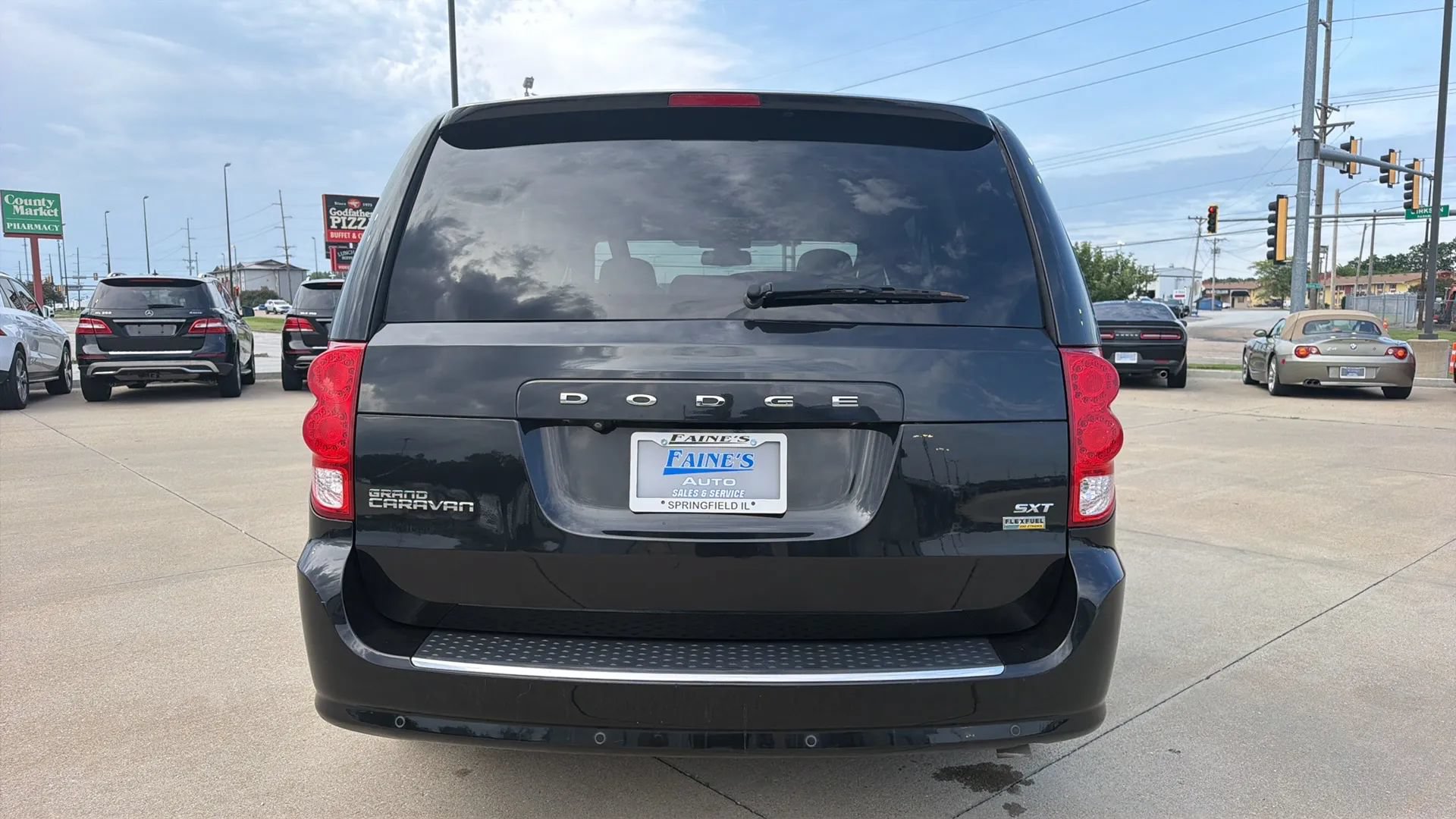 Used 2019 Dodge Grand Caravan SXT w/ Driver Convenience Group FWD image 17