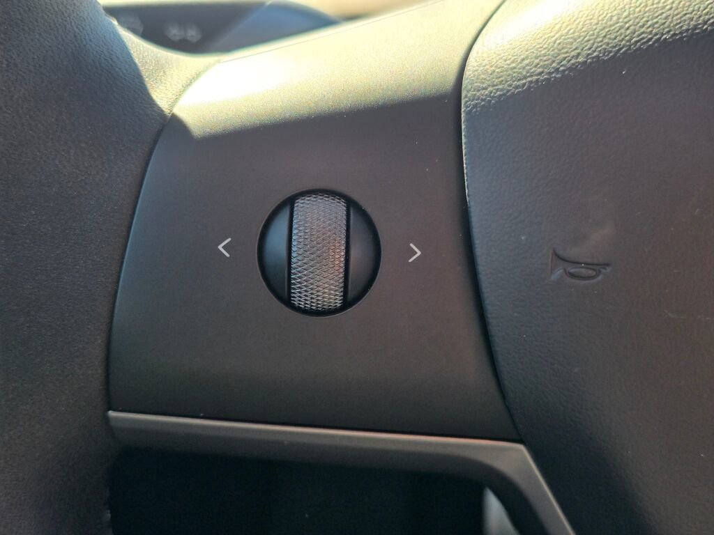 Used 2024 Tesla Model Y Performance AWD/4WD image 32