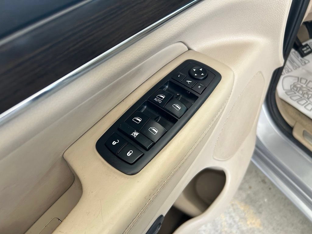 Used 2019 Jeep Grand Cherokee Overland RWD image 42