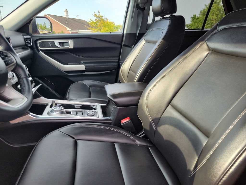 Used 2024 Ford Explorer XLT w/ Equipment Group 202A AWD/4WD image 21