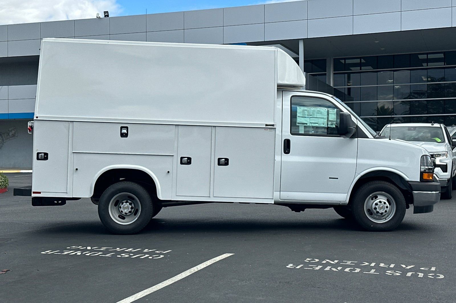 New 2024 Chevrolet Express 3500 w/ Power Convenience Package image 2