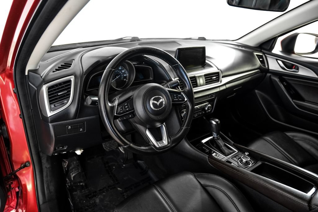 Used 2018 MAZDA MAZDA3 Touring FWD image 2