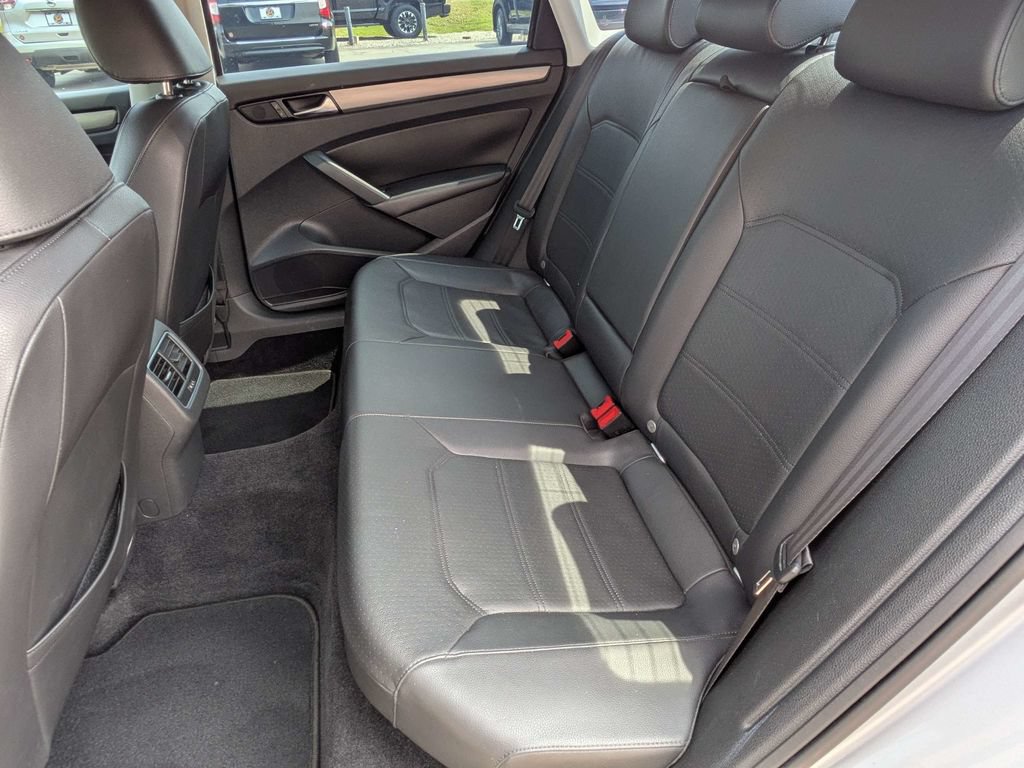 Used 2014 Volkswagen Passat 1.8T SE FWD image 12