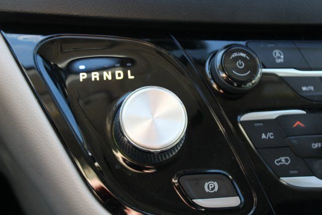 Used 2022 Chrysler Pacifica Touring-L image 23