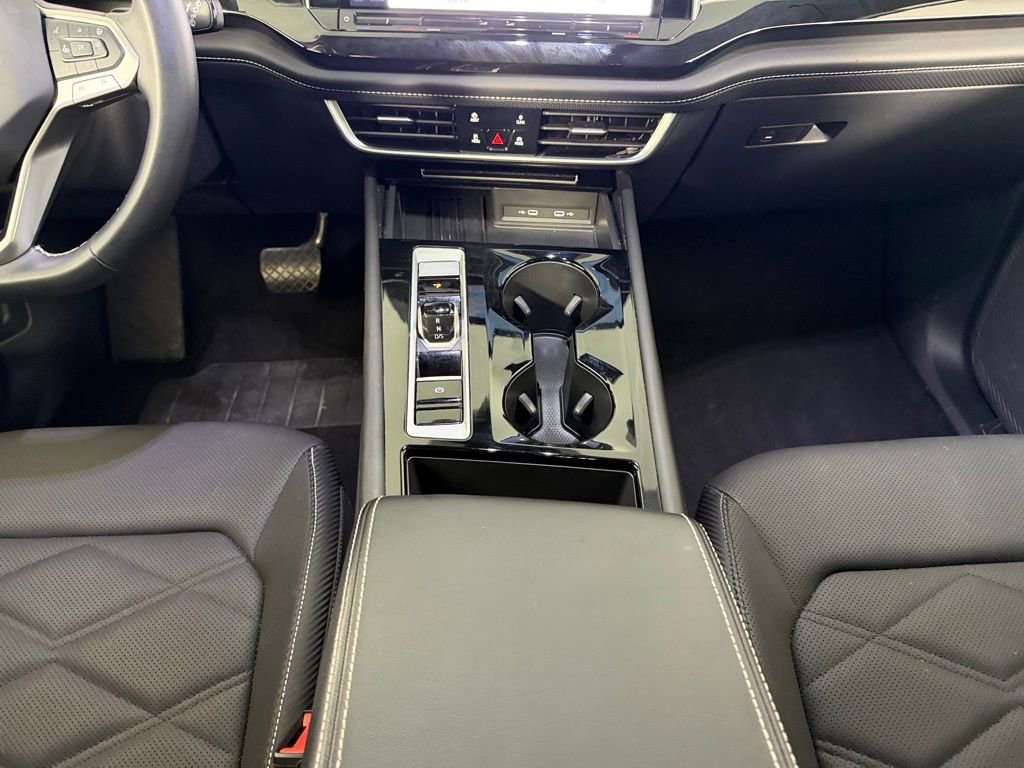 Used 2025 Volkswagen Atlas Cross Sport SE AWD/4WD image 15