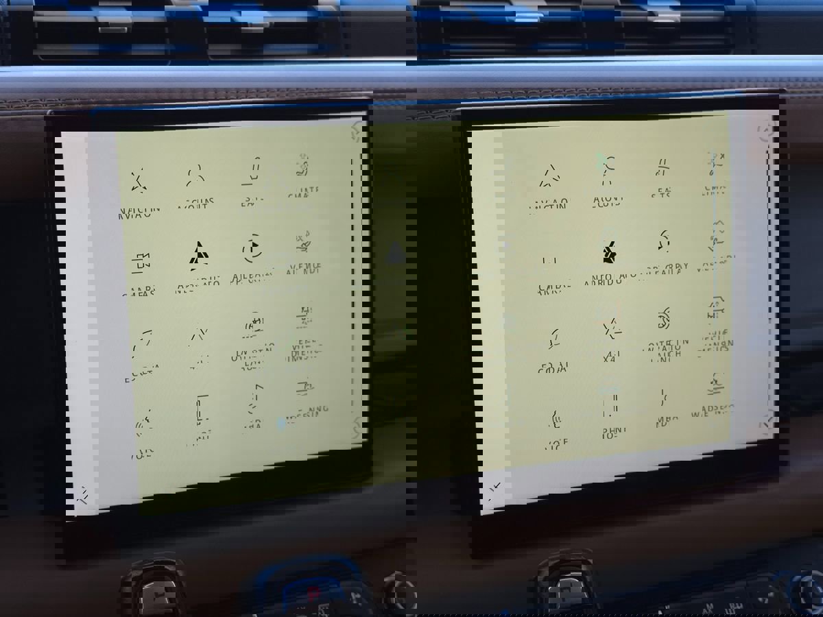 Used 2023 Land Rover Defender 130 S image 42