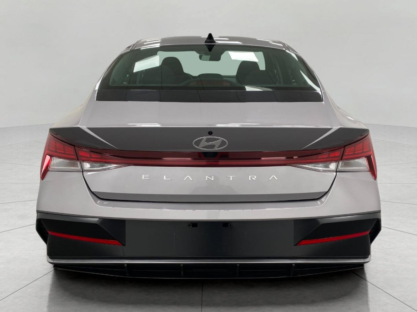 Used 2025 Hyundai Elantra SEL image 4