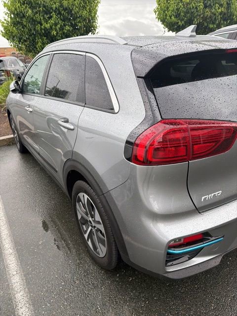 Used 2022 Kia Niro EX Premium w/ Cold Weather Package image 4