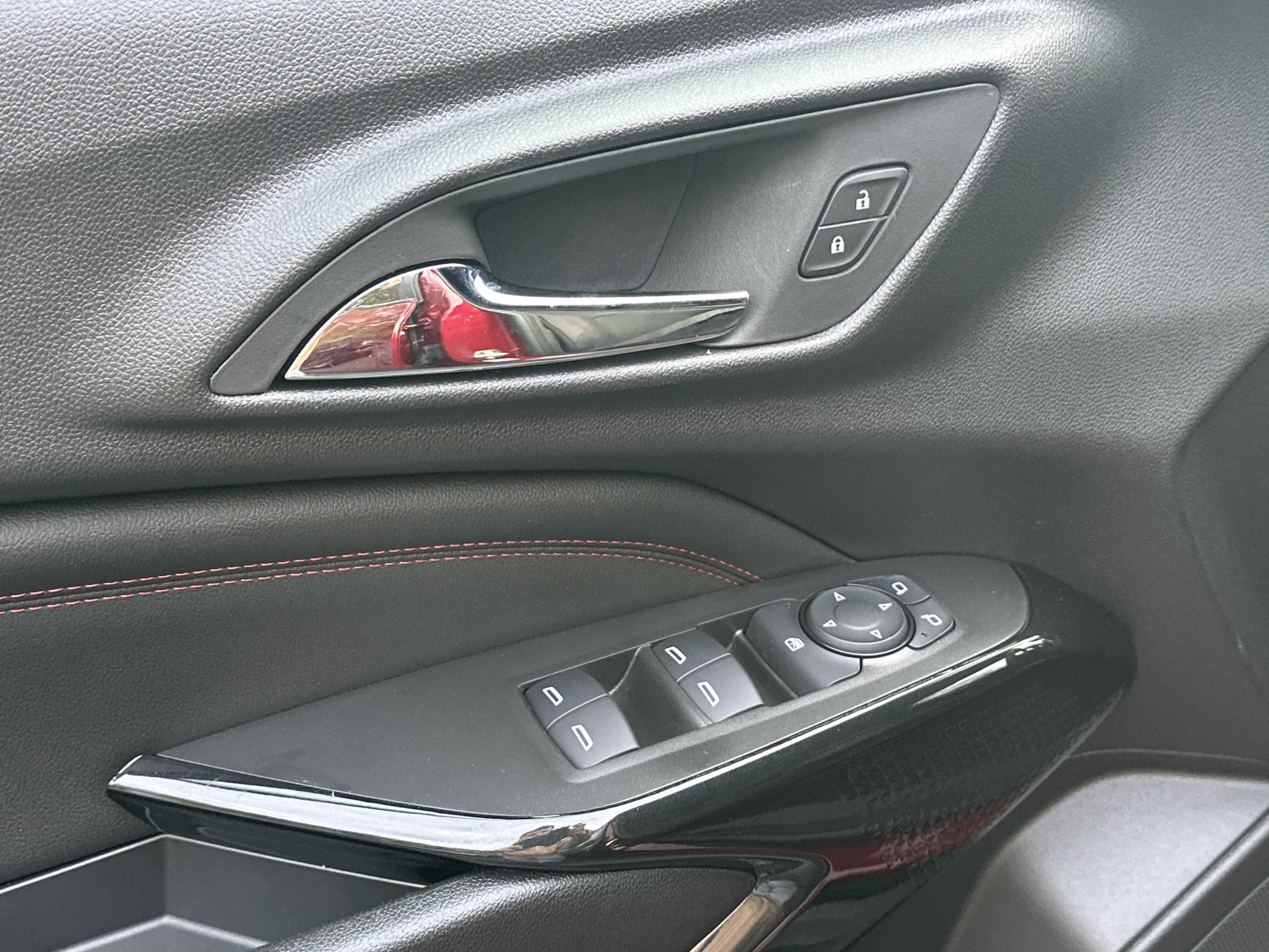 Certified 2025 Chevrolet Trax RS w/ Sunroof Package FWD image 9