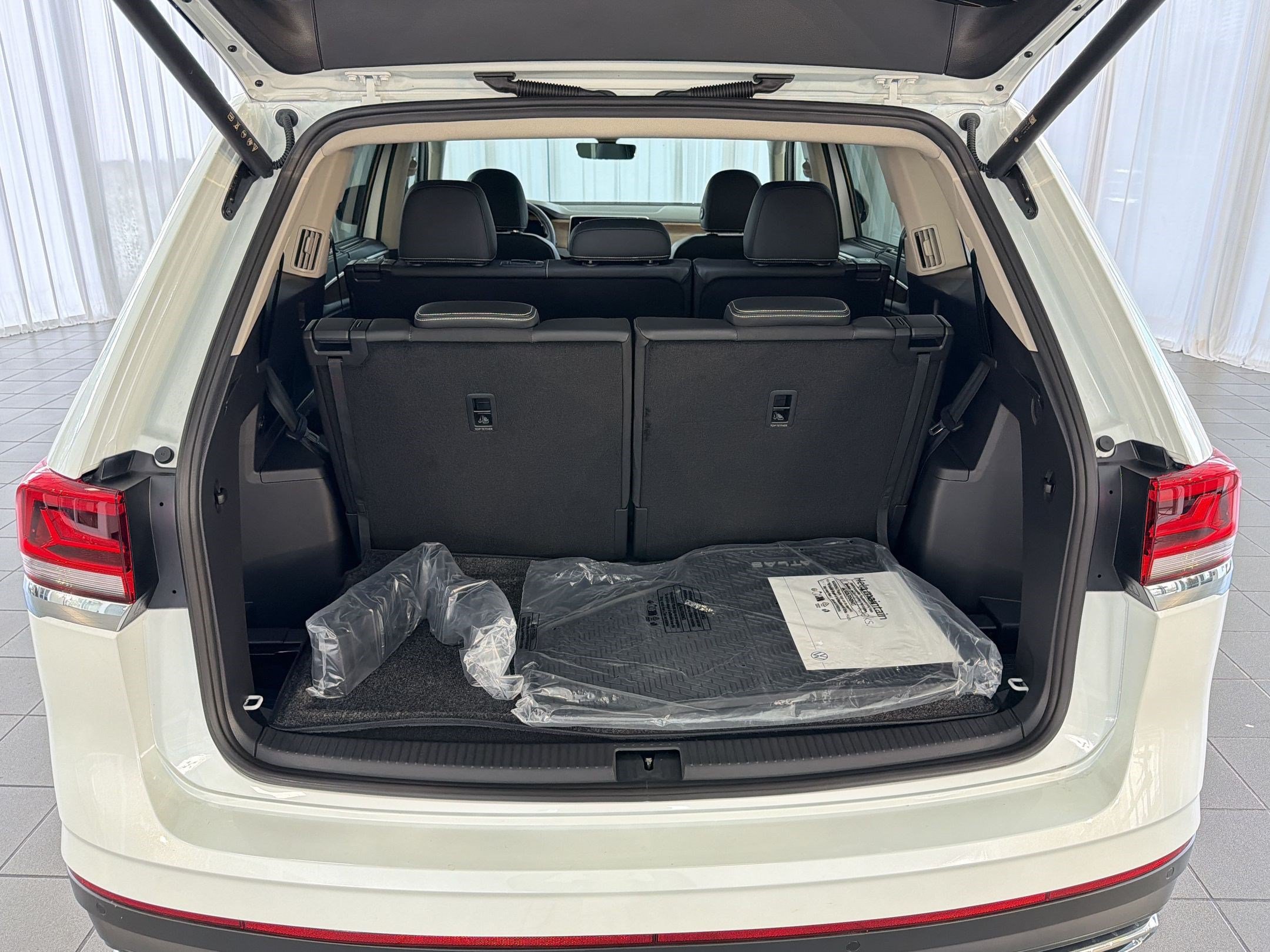 New 2026 Volkswagen Atlas SE FWD image 35