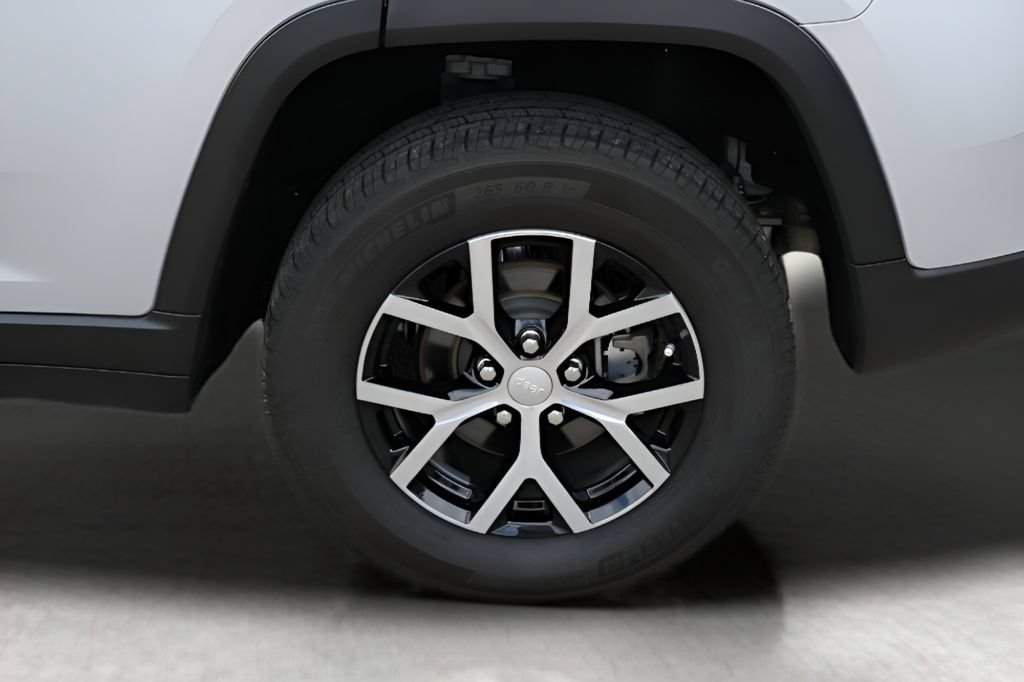 Used 2024 Jeep Grand Cherokee Limited AWD/4WD image 9
