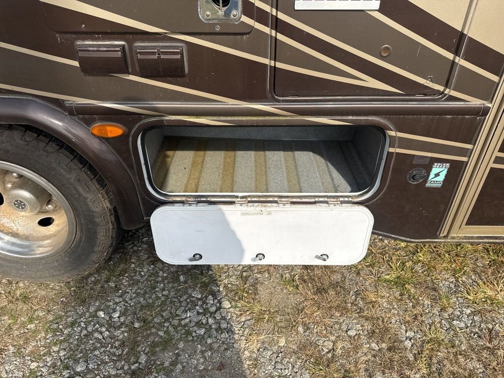 Used 2017 Ford E-450 and Econoline 450 Super Duty w/ Motorhome Prep Package image 12