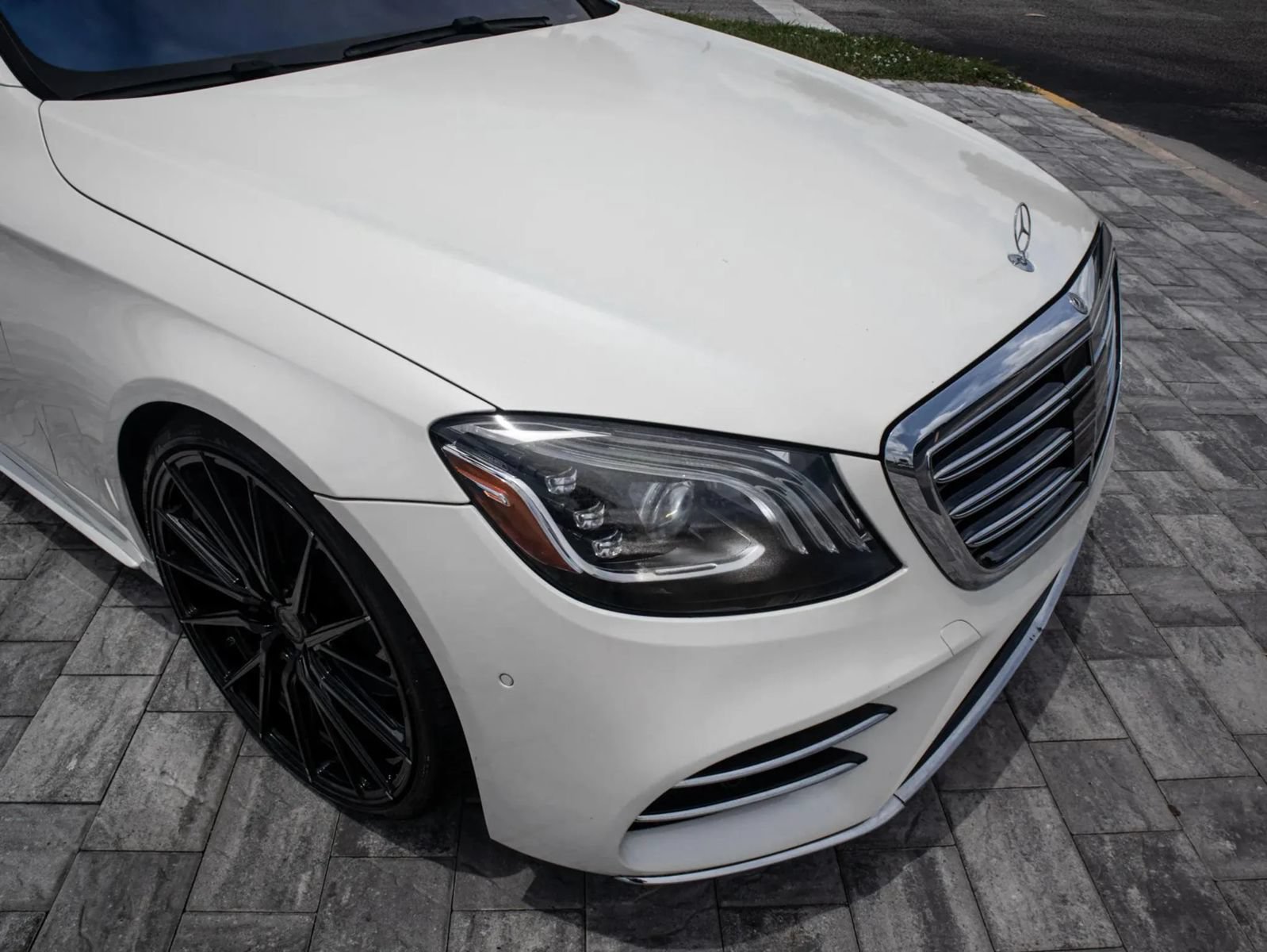 Used 2019 Mercedes-Benz S 560 Sedan w/ AMG Line Exterior image 10