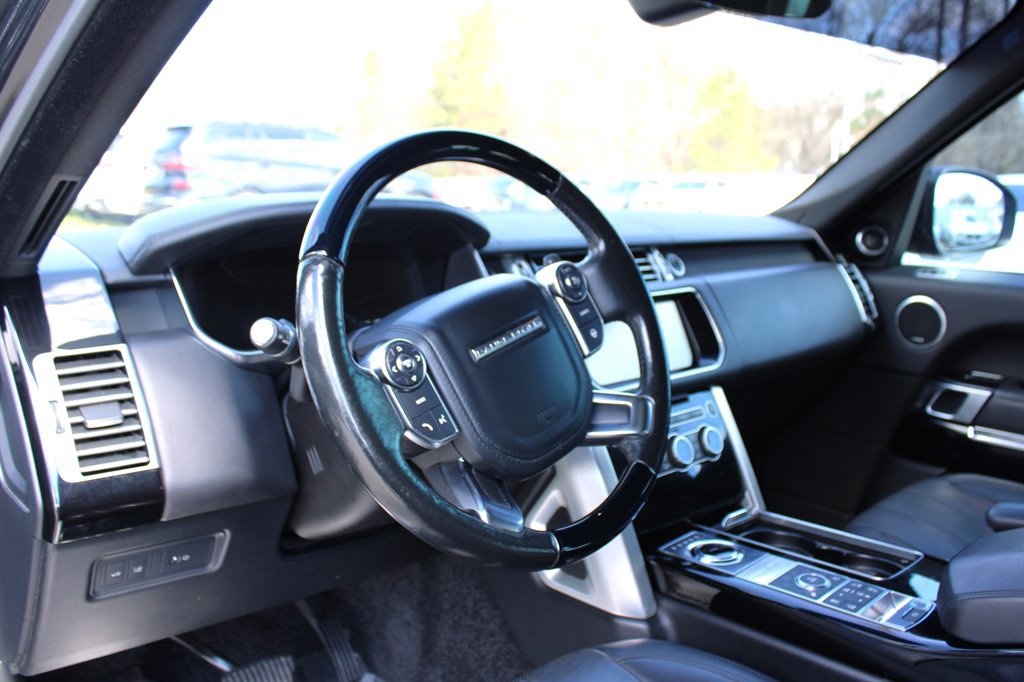 Used 2017 Land Rover Range Rover HSE image 16