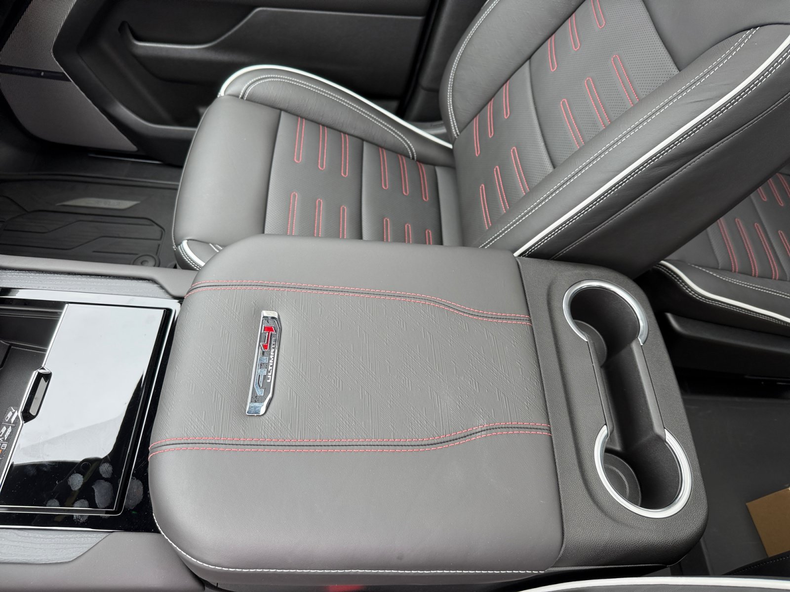 New 2026 GMC Yukon XL AT4 Ultimate w/ LPO, Floor Liner Package AWD/4WD image 14