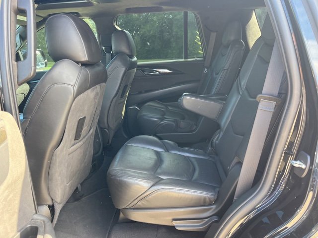 Used 2020 Cadillac Escalade Platinum image 38